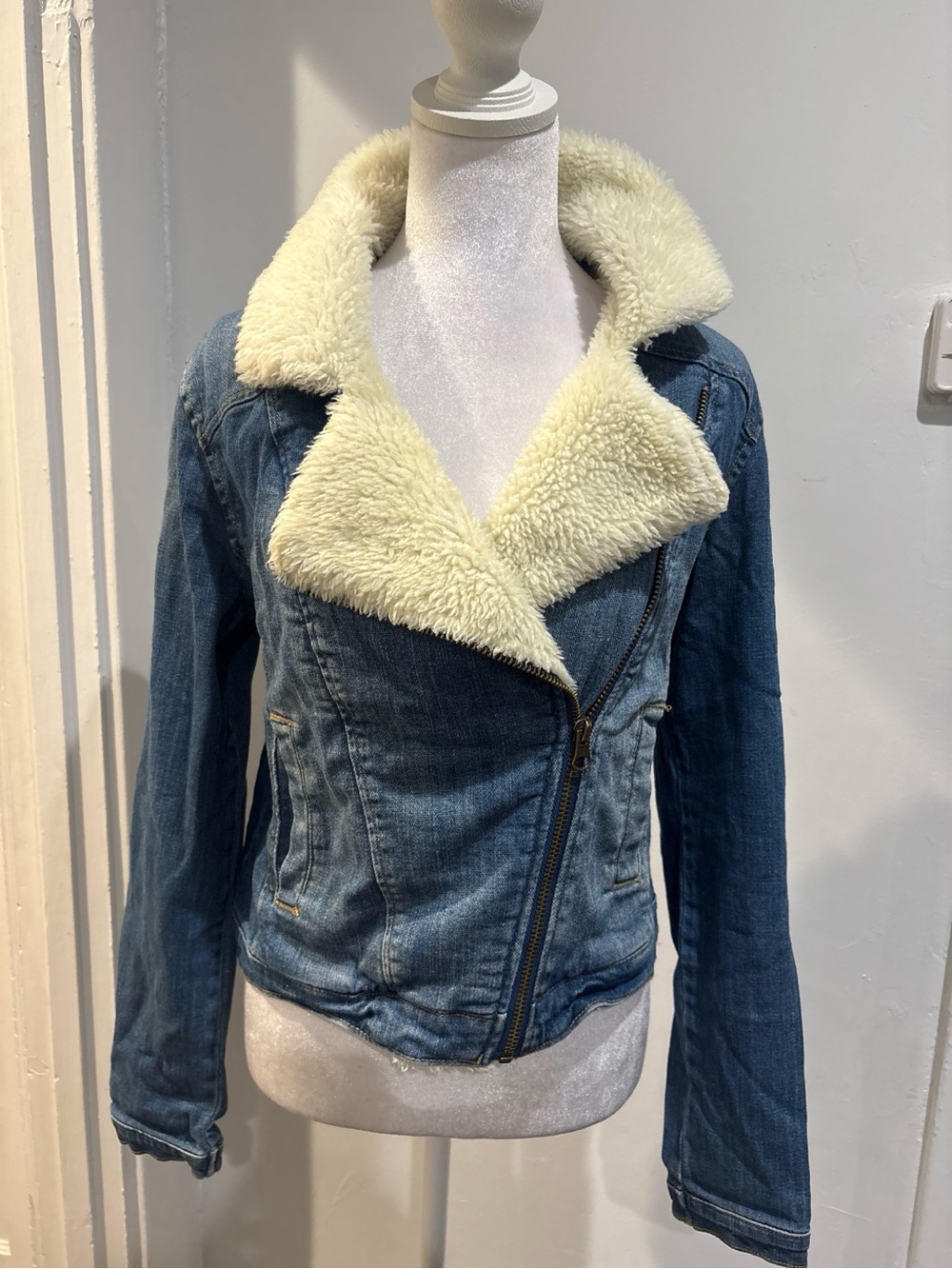 Mossimo Supply Co. Denim Jacket with Cream Sherpa Collar